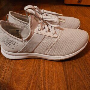 Womens New Balance Size 7.5 W